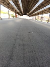 Sol de la halle aux porcs rénové.